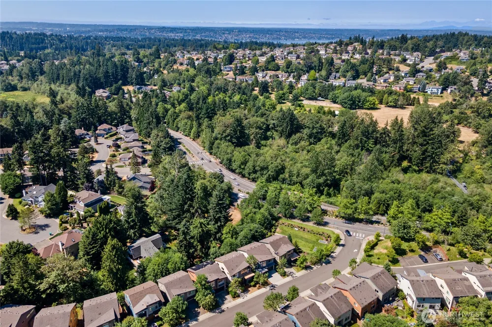 13521 SE 81st Place Newcastle, WA 98059