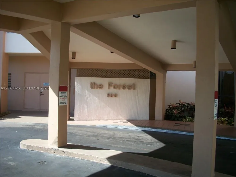 900 St Charles Pl #PH5 Pembroke Pines, FL 33026