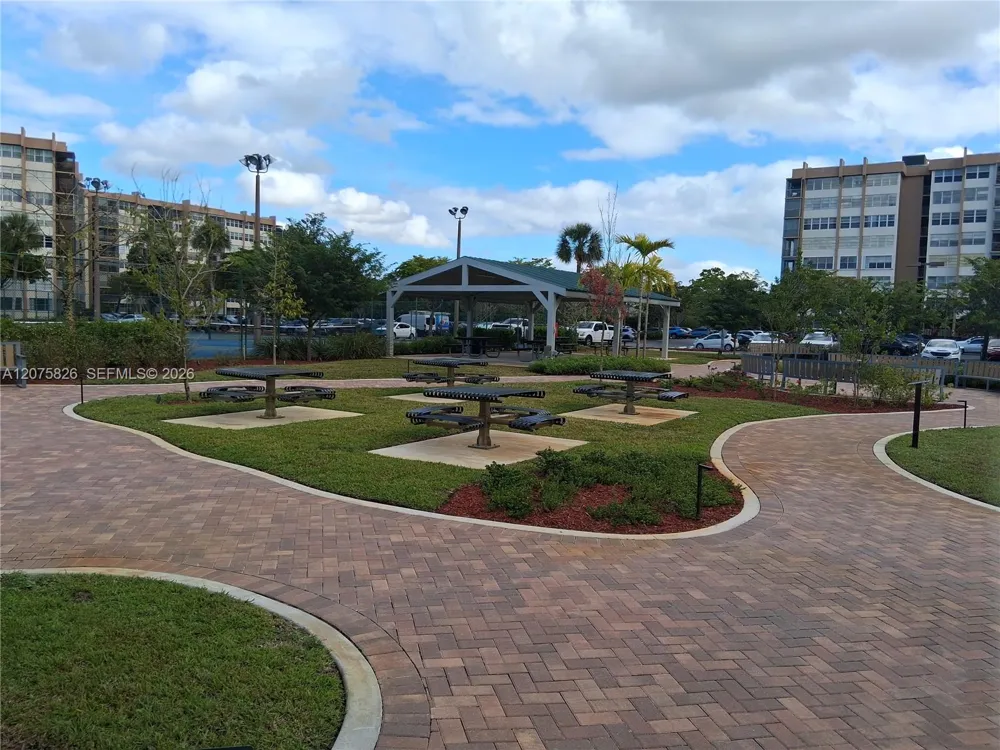 900 St Charles Pl #PH5 Pembroke Pines, FL 33026