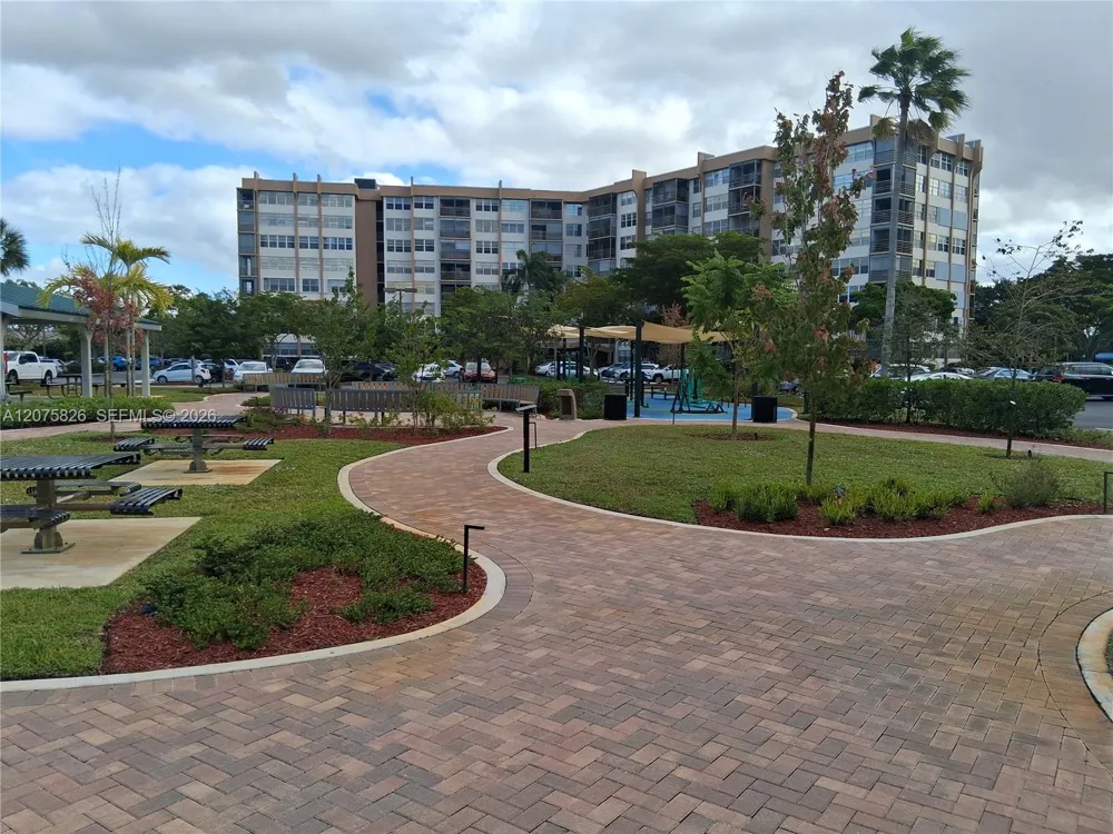 900 St Charles Pl #PH5 Pembroke Pines, FL 33026