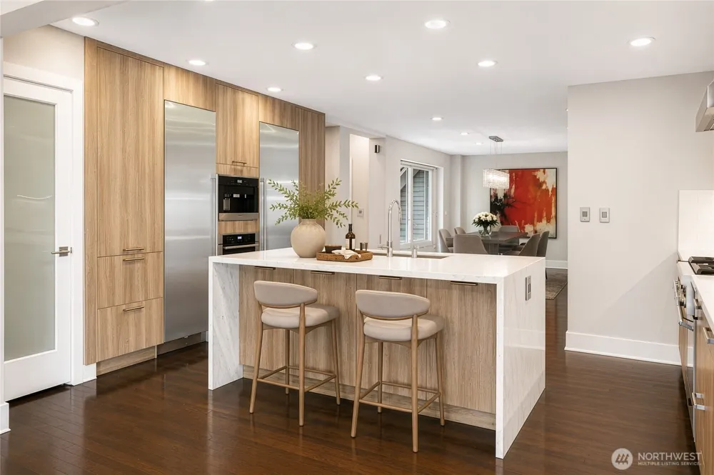 1748 Bellevue Way NE #1 Bellevue, WA 98004