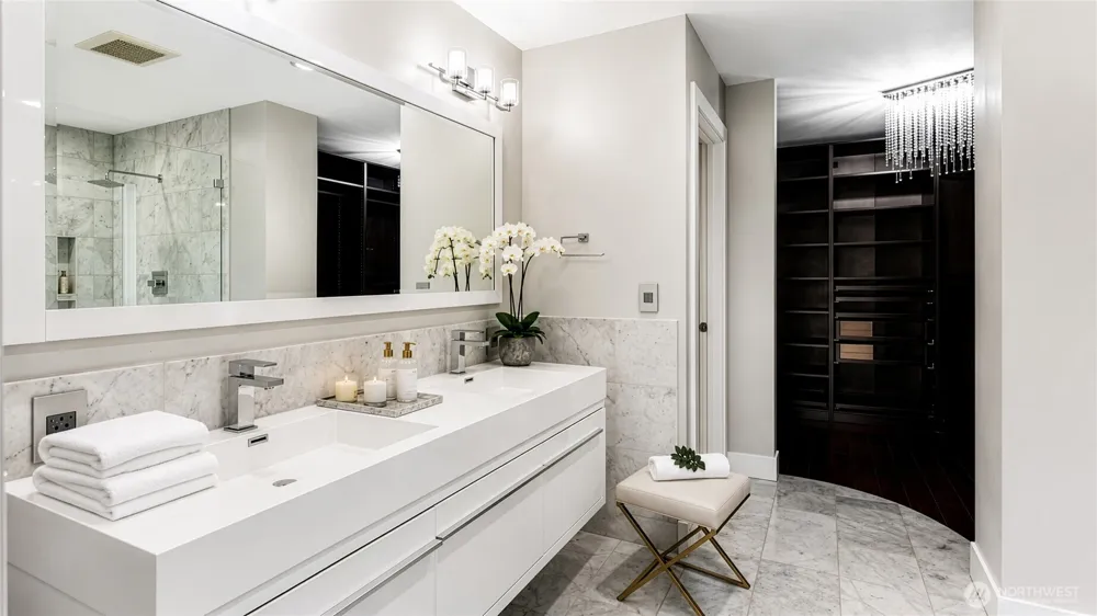 1748 Bellevue Way NE #1 Bellevue, WA 98004