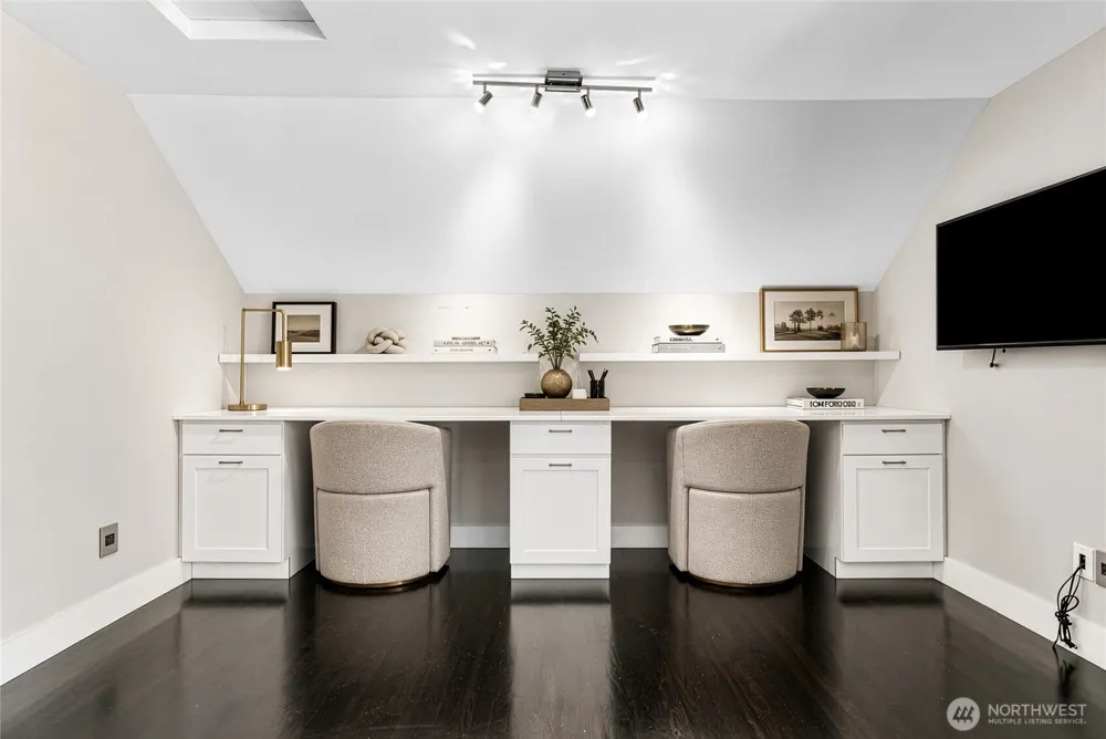 1748 Bellevue Way NE #1 Bellevue, WA 98004