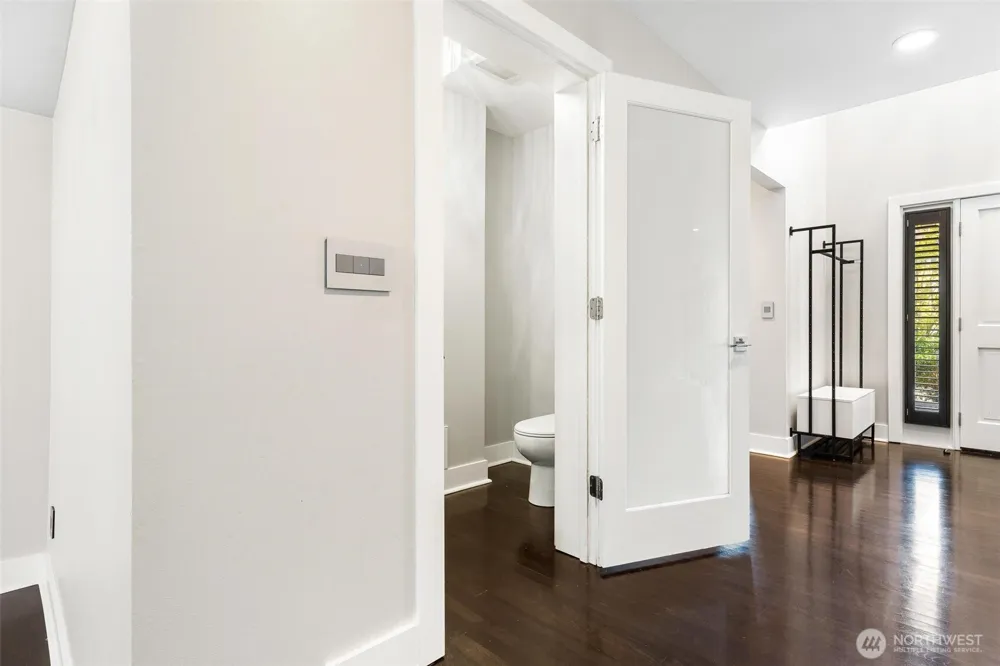 1748 Bellevue Way NE #1 Bellevue, WA 98004