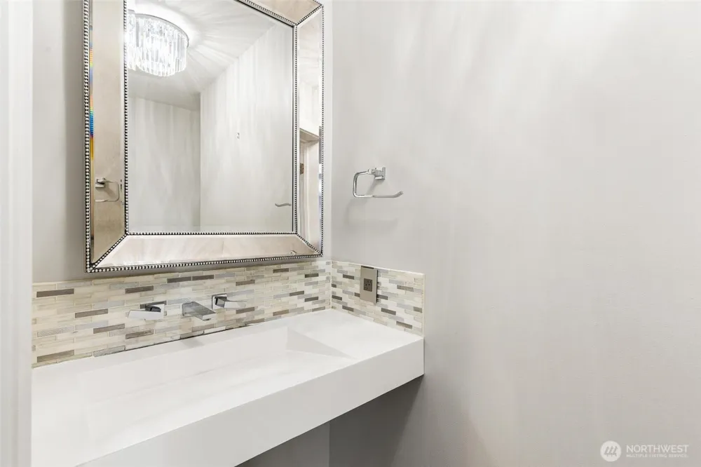 1748 Bellevue Way NE #1 Bellevue, WA 98004