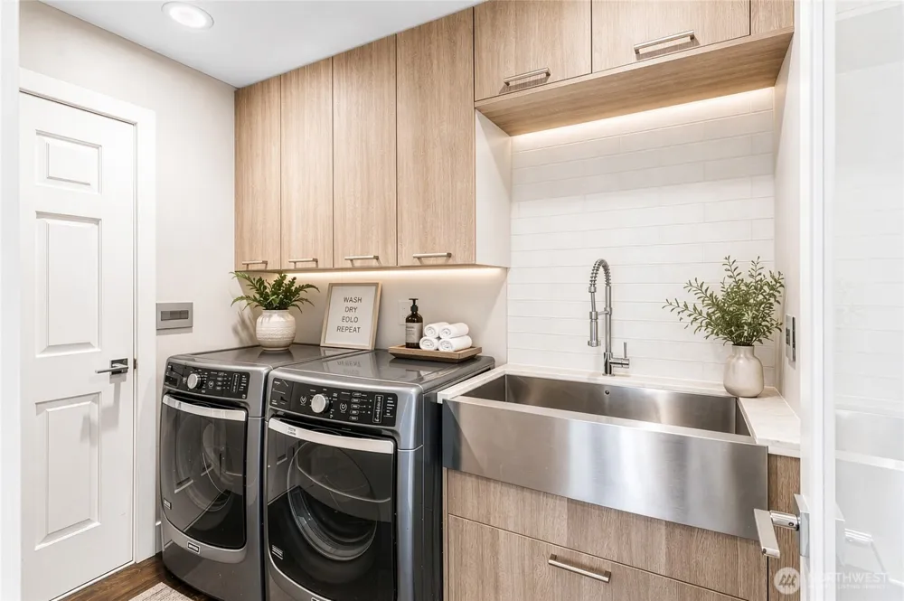1748 Bellevue Way NE #1 Bellevue, WA 98004