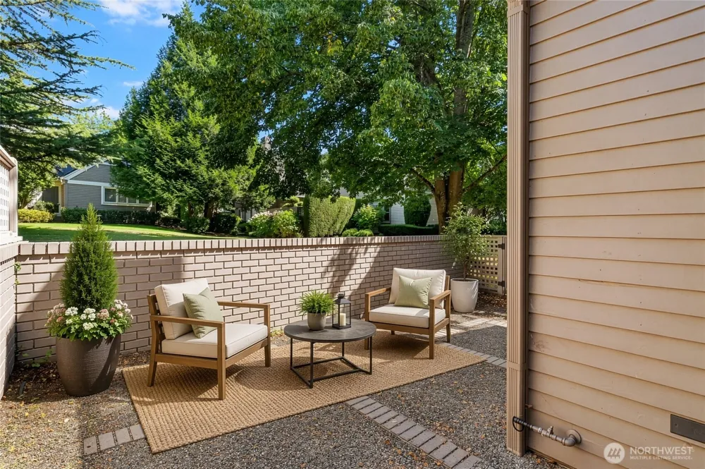 1748 Bellevue Way NE #1 Bellevue, WA 98004
