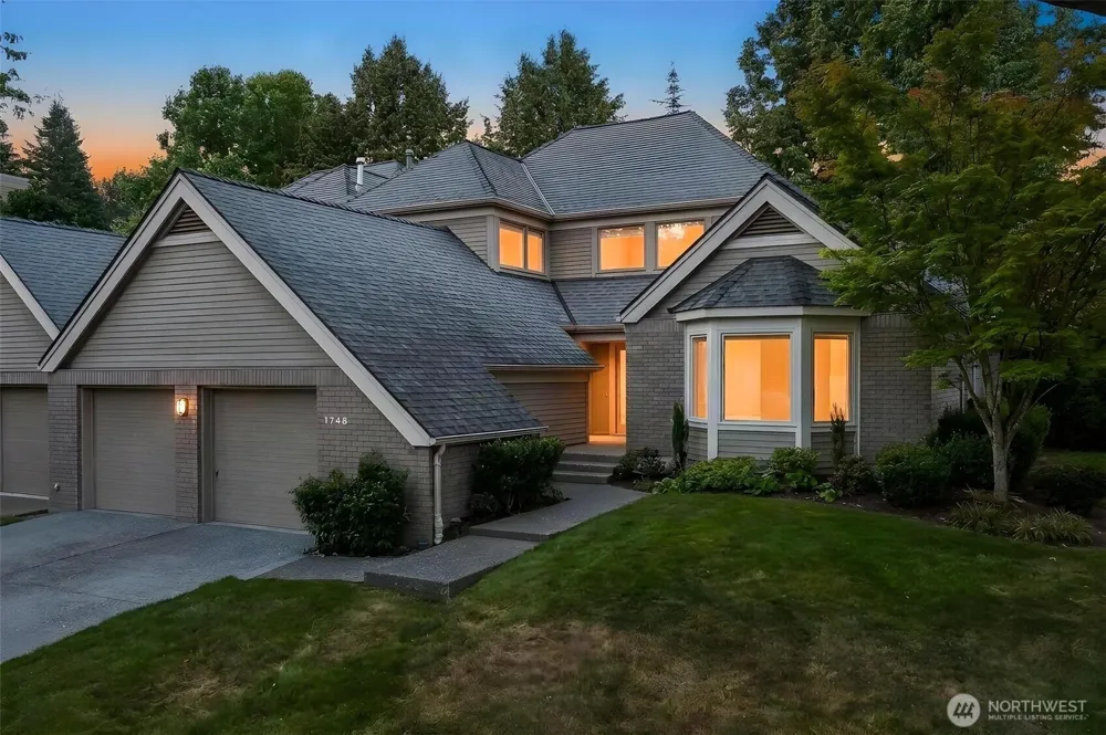 1748 Bellevue Way NE #1 Bellevue, WA 98004