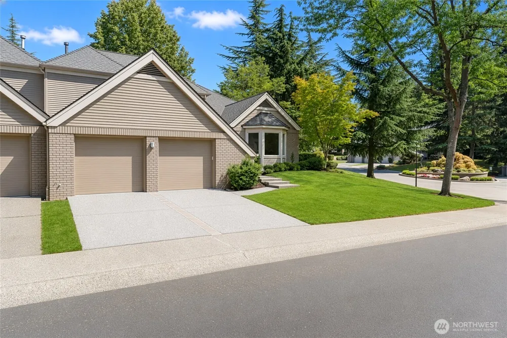 1748 Bellevue Way NE #1 Bellevue, WA 98004