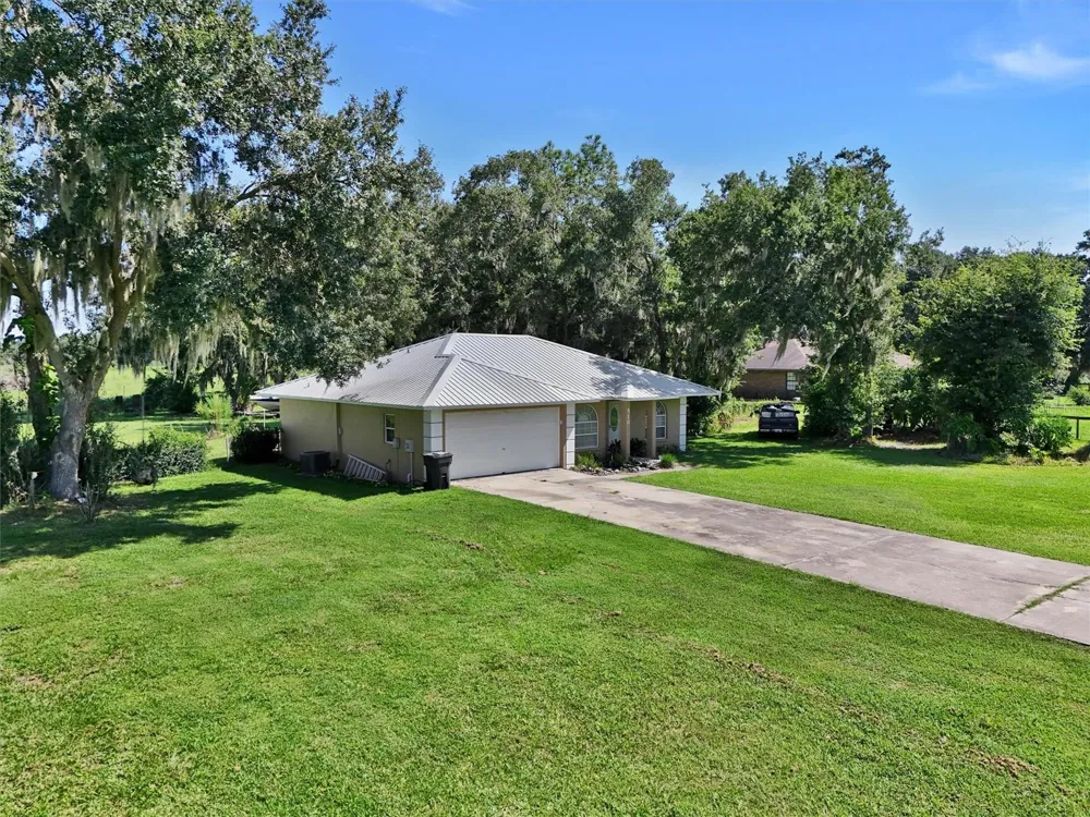 510 CLOVERLEAF DRIVE Lithia, FL 33547