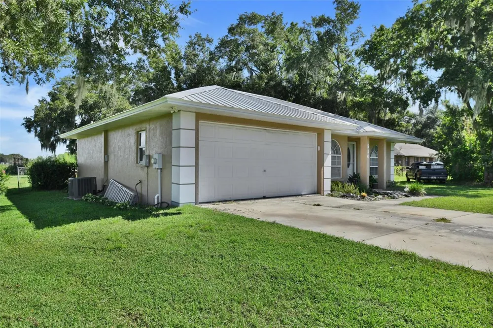 510 CLOVERLEAF DRIVE Lithia, FL 33547
