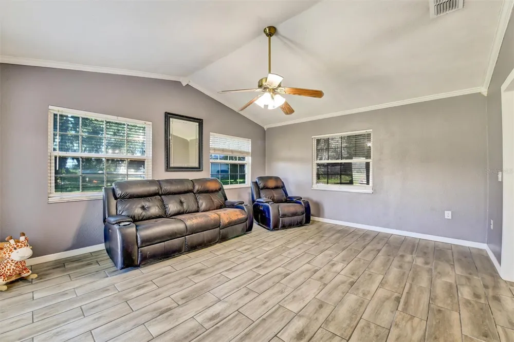 510 CLOVERLEAF DRIVE Lithia, FL 33547