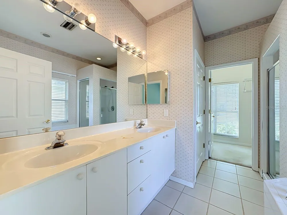 9250 NW 13TH AVENUE CIRCLE Bradenton, FL 34209