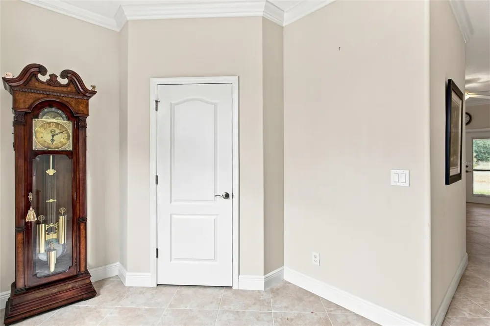 555 DOWLING CIRCLE Lady Lake, FL 32159