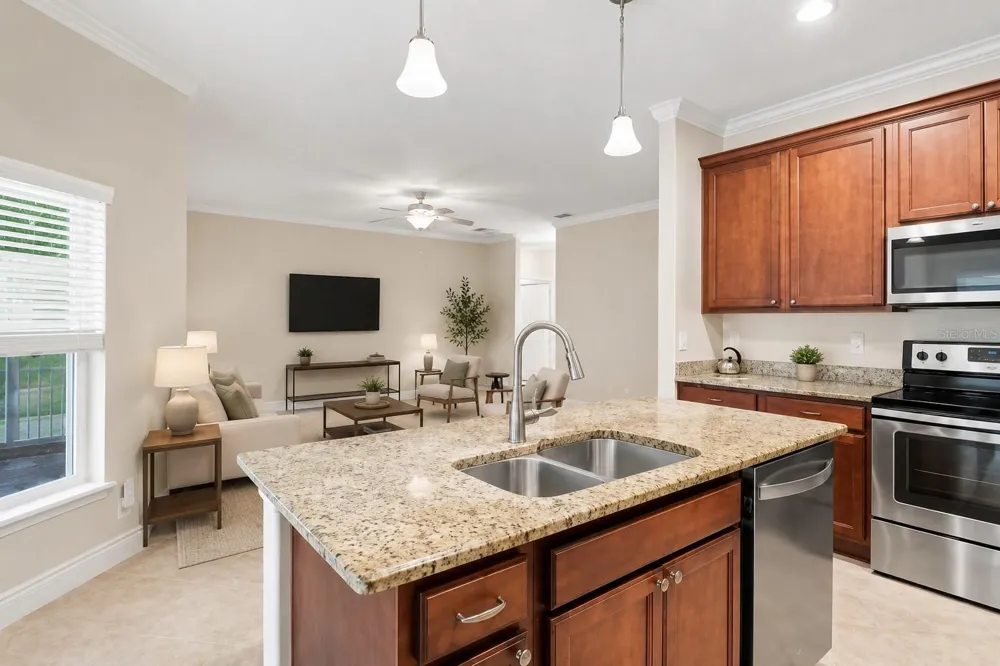 555 DOWLING CIRCLE Lady Lake, FL 32159