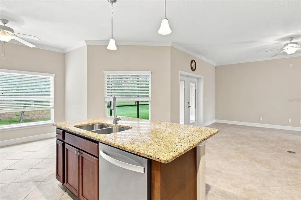 555 DOWLING CIRCLE Lady Lake, FL 32159