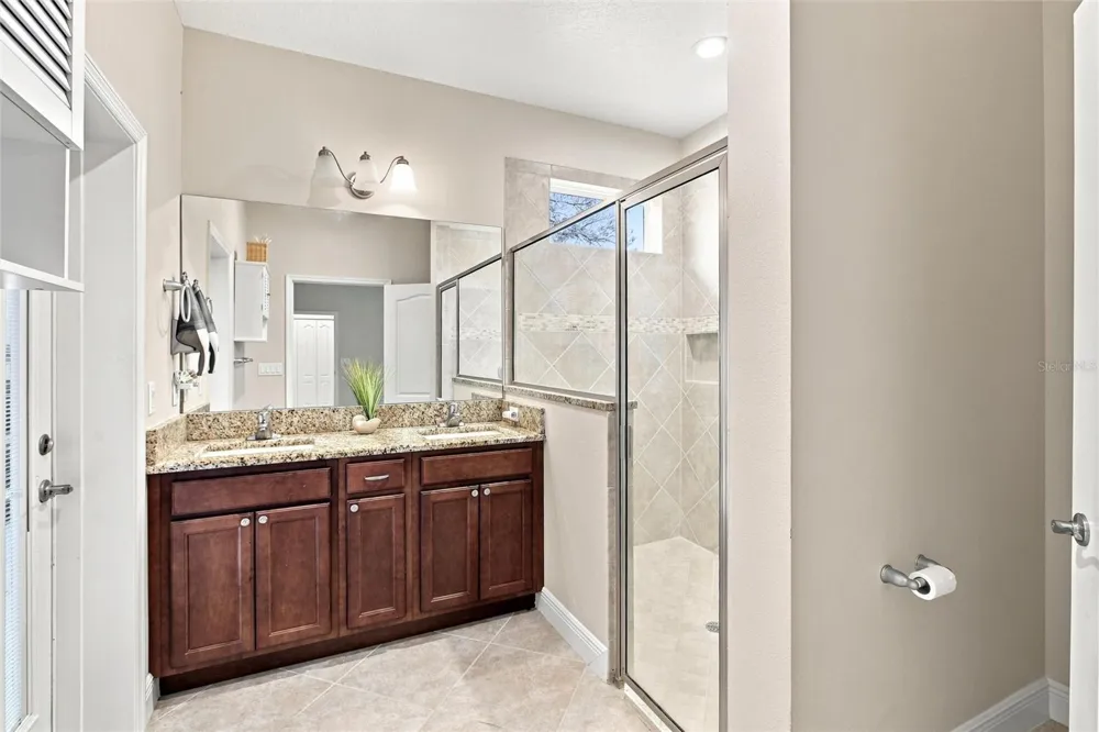 555 DOWLING CIRCLE Lady Lake, FL 32159