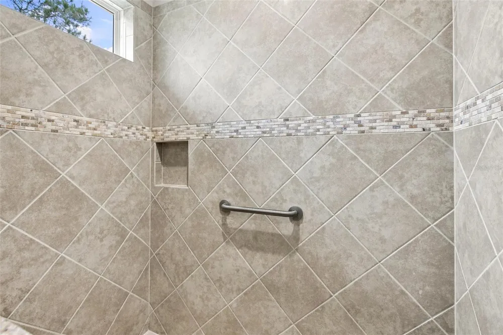 555 DOWLING CIRCLE Lady Lake, FL 32159