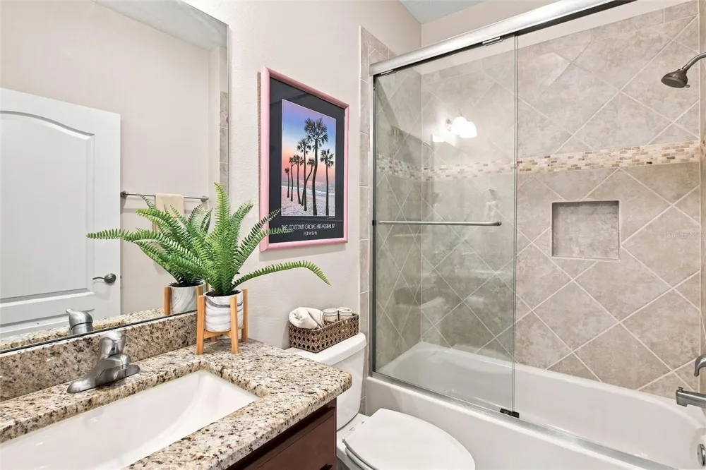 555 DOWLING CIRCLE Lady Lake, FL 32159