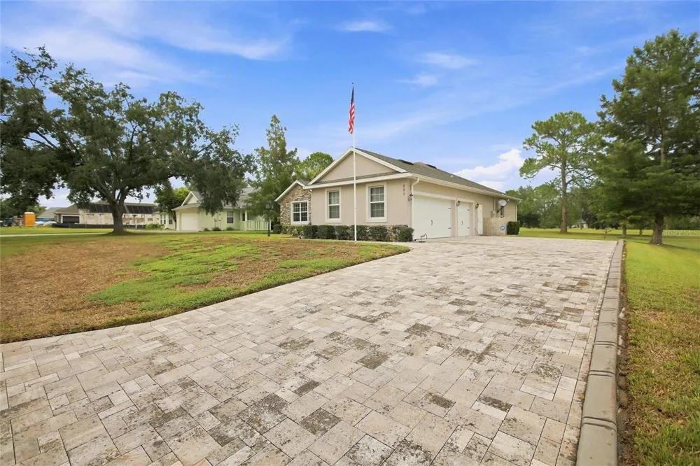 555 DOWLING CIRCLE Lady Lake, FL 32159