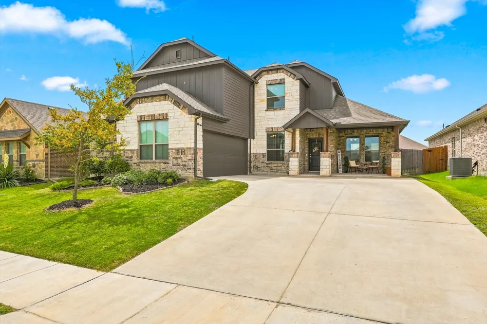 401 Llano Lane Red Oak, TX 75154