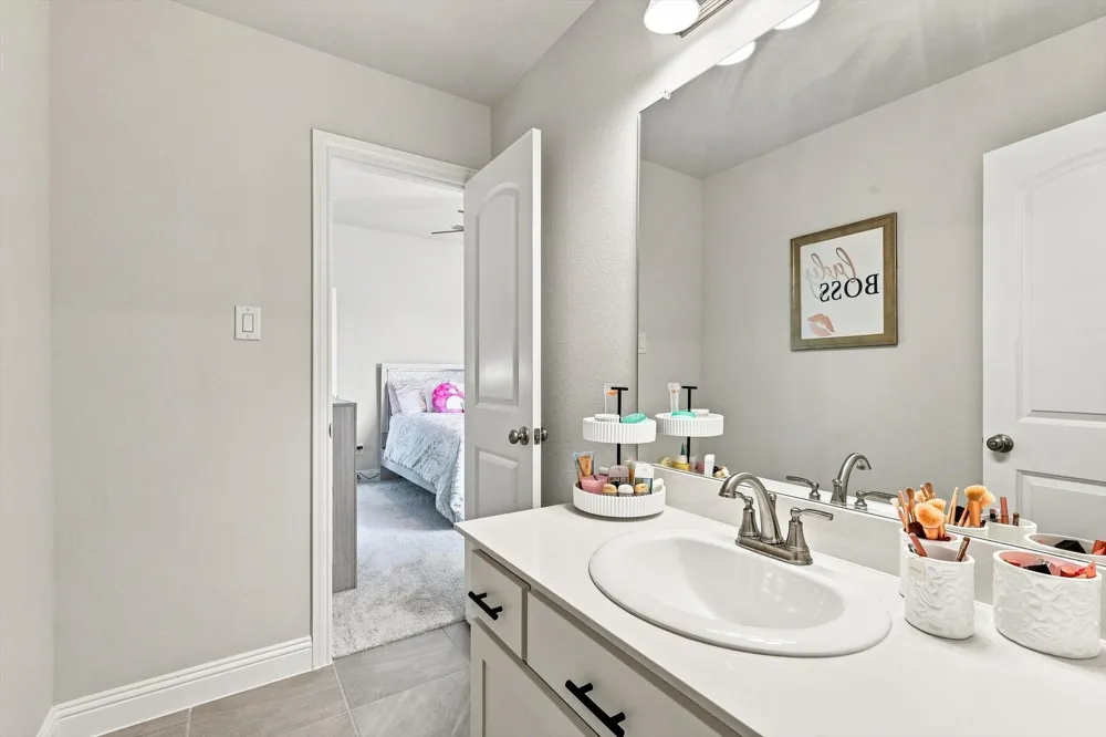 401 Llano Lane Red Oak, TX 75154