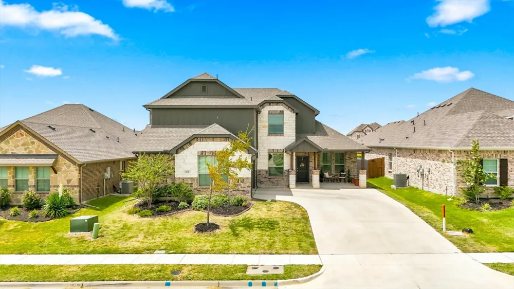 401 Llano Lane Red Oak, TX 75154