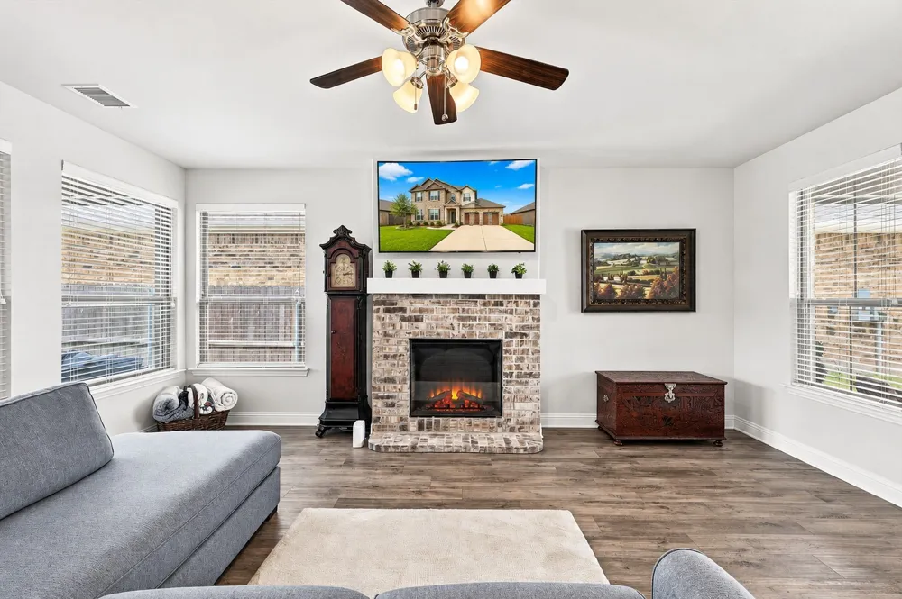 401 Llano Lane Red Oak, TX 75154