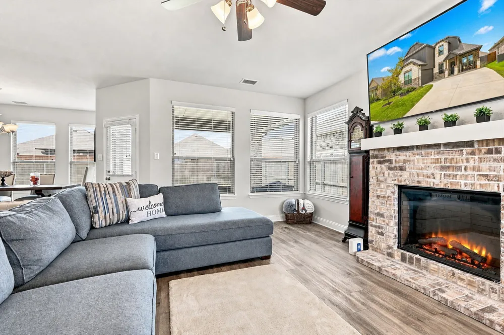 401 Llano Lane Red Oak, TX 75154