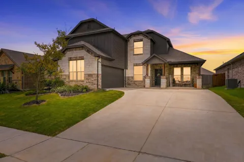 401 Llano Lane