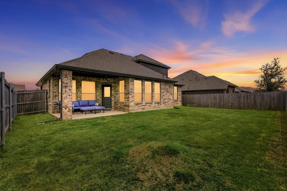 401 Llano Lane Red Oak, TX 75154