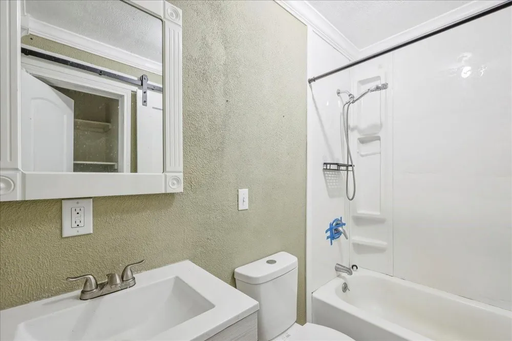 380 Croom Vidor, TX 77662