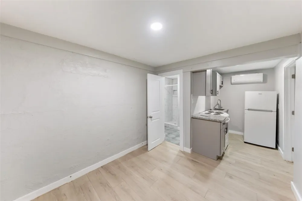 213 Caplin Street Houston, TX 77022