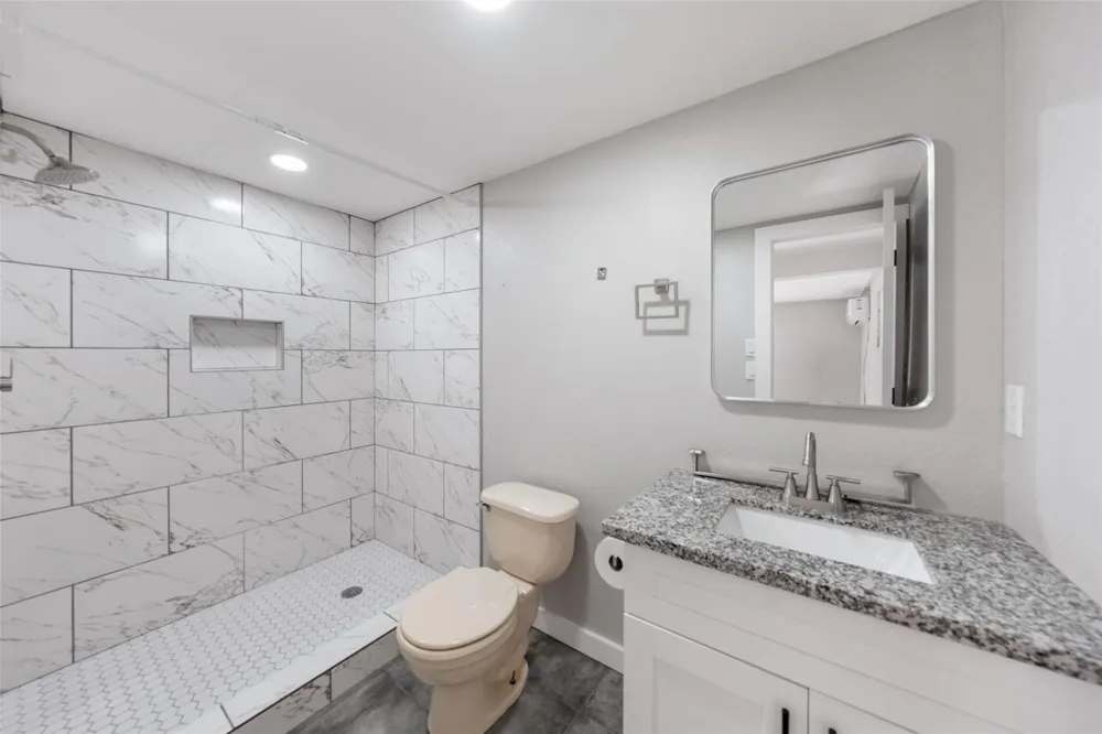 213 Caplin Street Houston, TX 77022