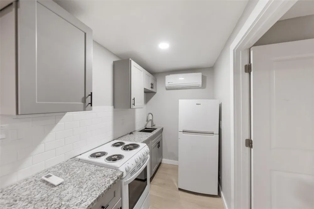 213 Caplin Street Houston, TX 77022