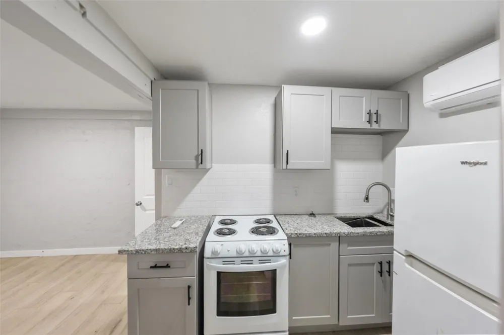 213 Caplin Street Houston, TX 77022