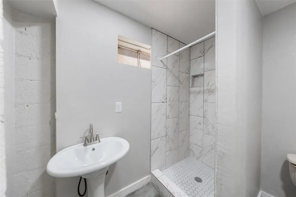 213 Caplin Street Houston, TX 77022