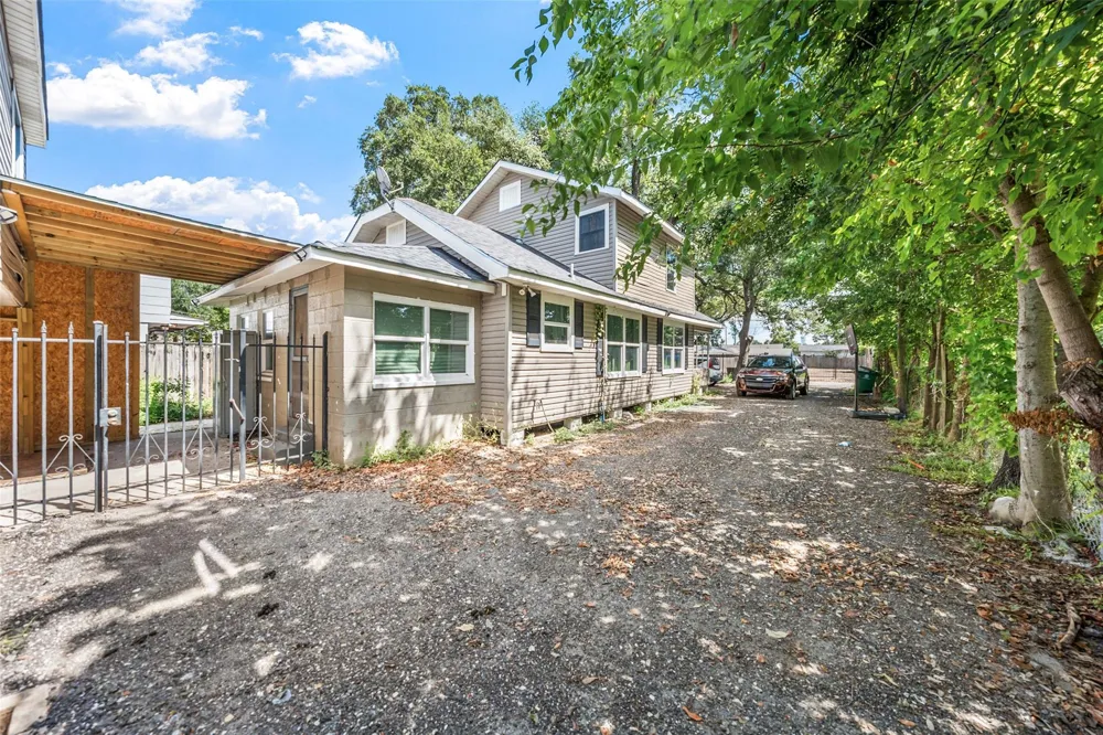 213 Caplin Street Houston, TX 77022