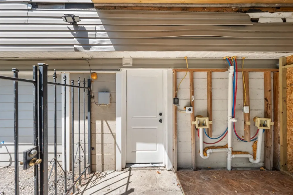 213 Caplin Street Houston, TX 77022