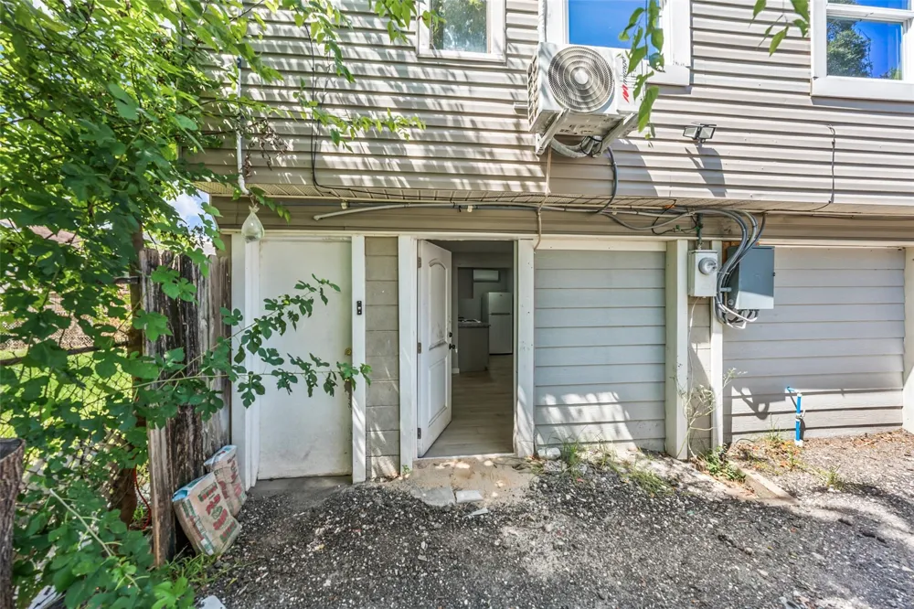 213 Caplin Street Houston, TX 77022
