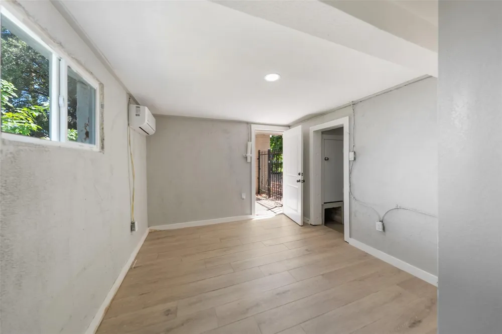 213 Caplin Street Houston, TX 77022
