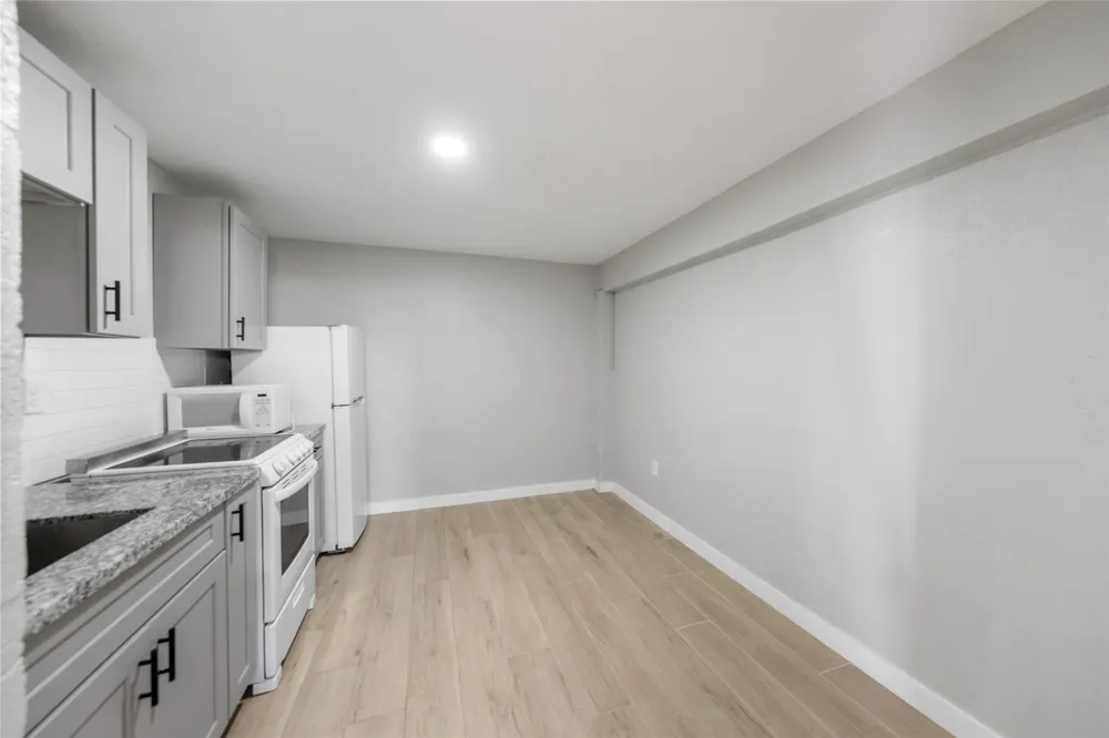 213 Caplin Street Houston, TX 77022
