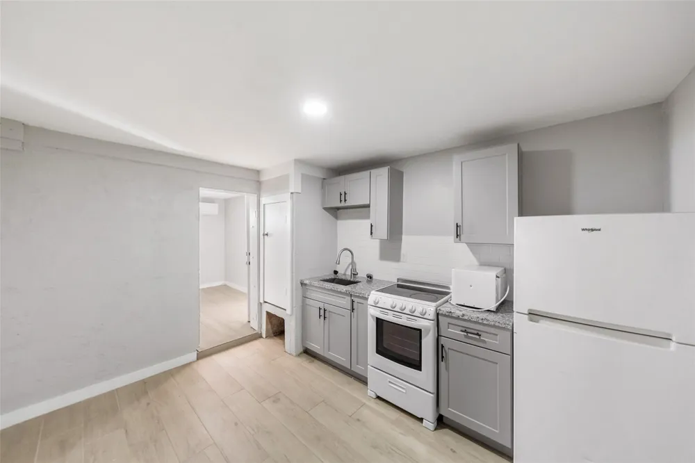 213 Caplin Street Houston, TX 77022