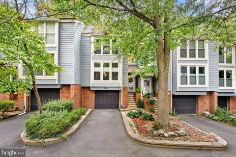 1604 APRICOT COURT