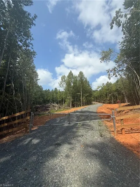00 Woodfield Drive