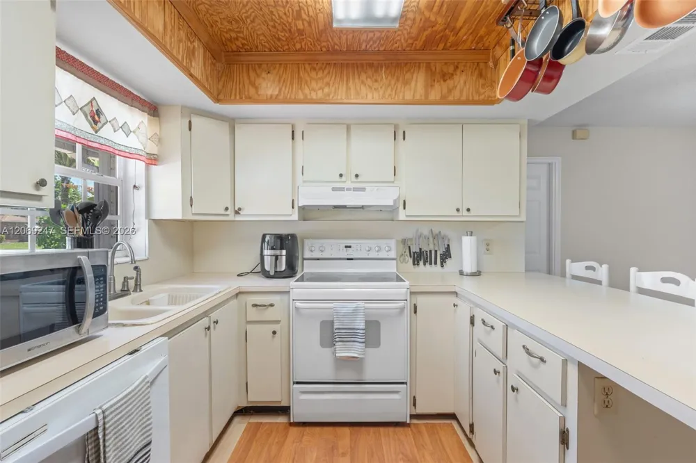 6840 SW 10th Ct North Lauderdale, FL 33068