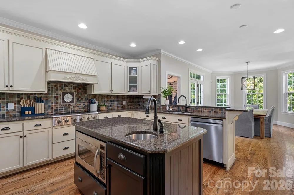 3850 Oakdale Road Charlotte, NC 28216