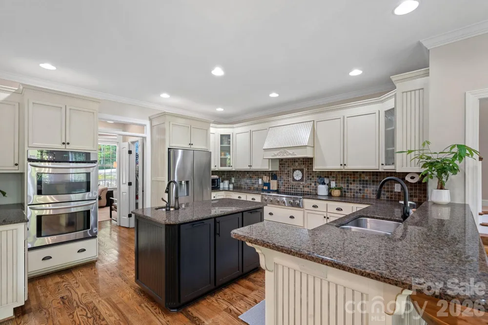3850 Oakdale Road Charlotte, NC 28216