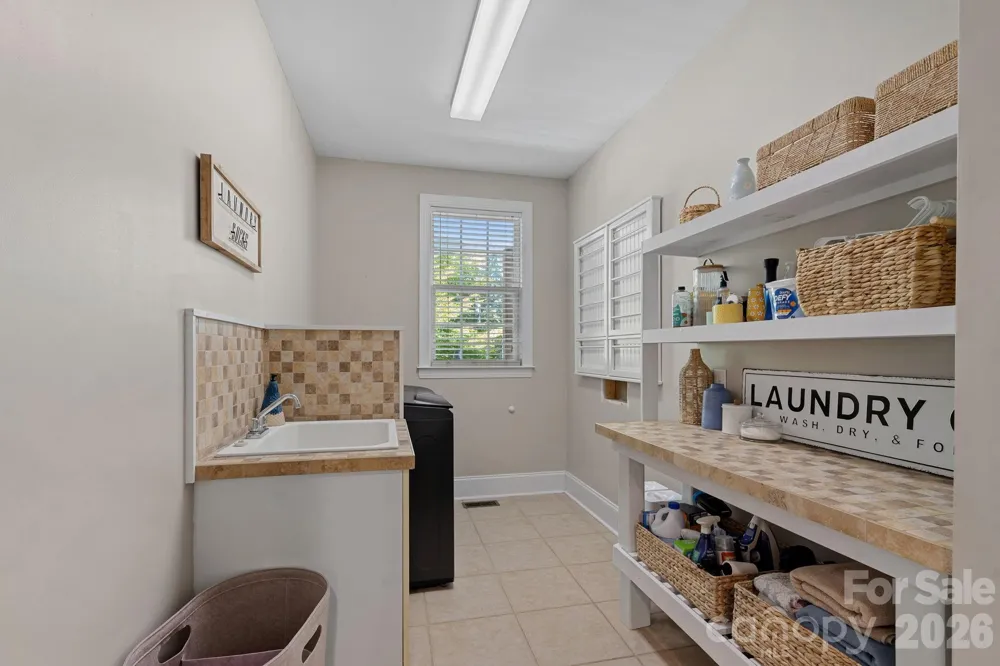 3850 Oakdale Road Charlotte, NC 28216