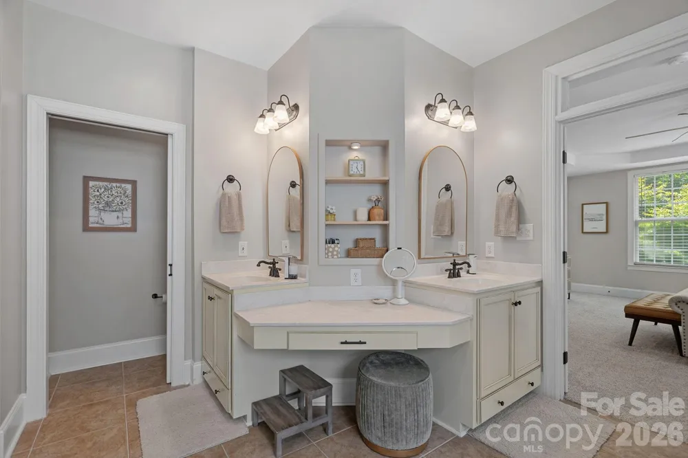 3850 Oakdale Road Charlotte, NC 28216